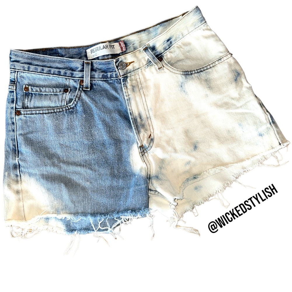 Vintage LEVI’s shorts acid wash cutoffs jean denim💙size 8 31”